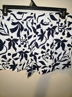 Women's White Black Floral Print Shorts XL